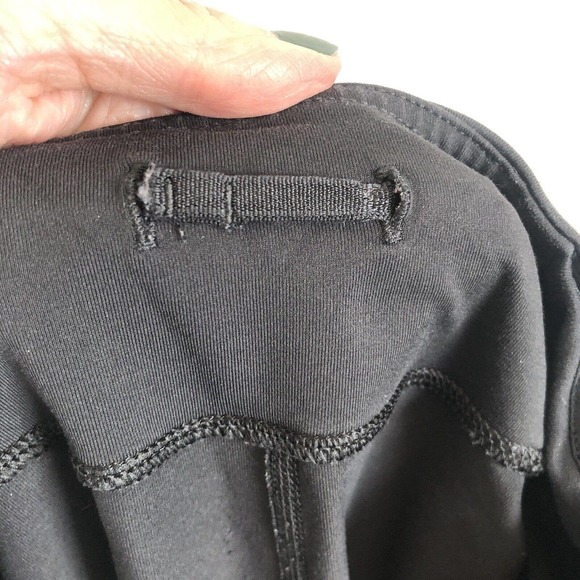 Lululemon Women's Cropped Black Leggings Waist and Back Zip Pockets Size 6 - Picture 11 of 12